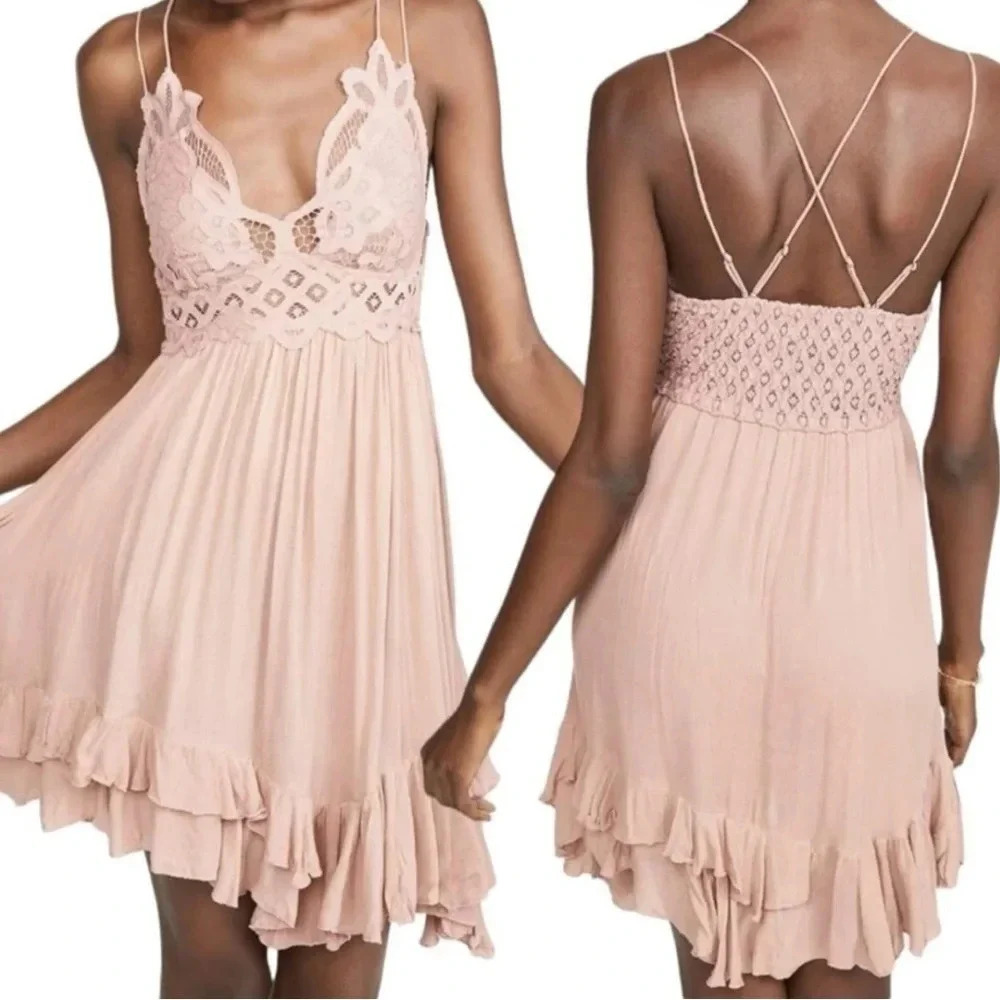 ⭐️ NWT ⭐️ WISH‎ LIST Scalloped Lace Bralette Mini Dress Medium